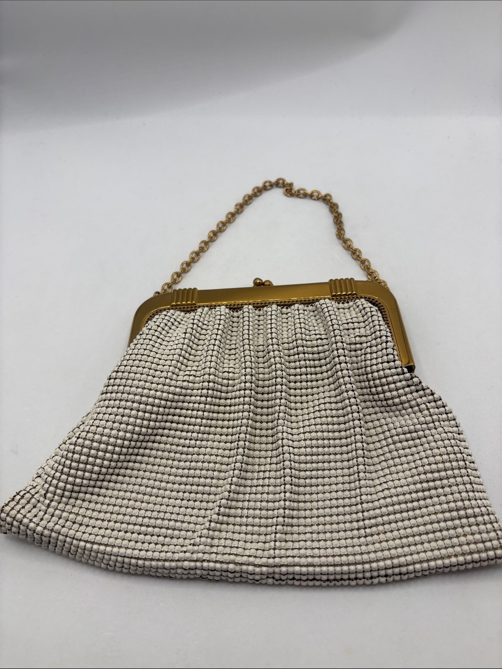 VTG Whiting & Davis White Enamel Metal Mesh clutch W/Chain Brass Frame Kiss lock